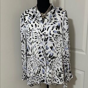 NWT Chico's Size 2 (regular size L) Black and White Patterned Blouse